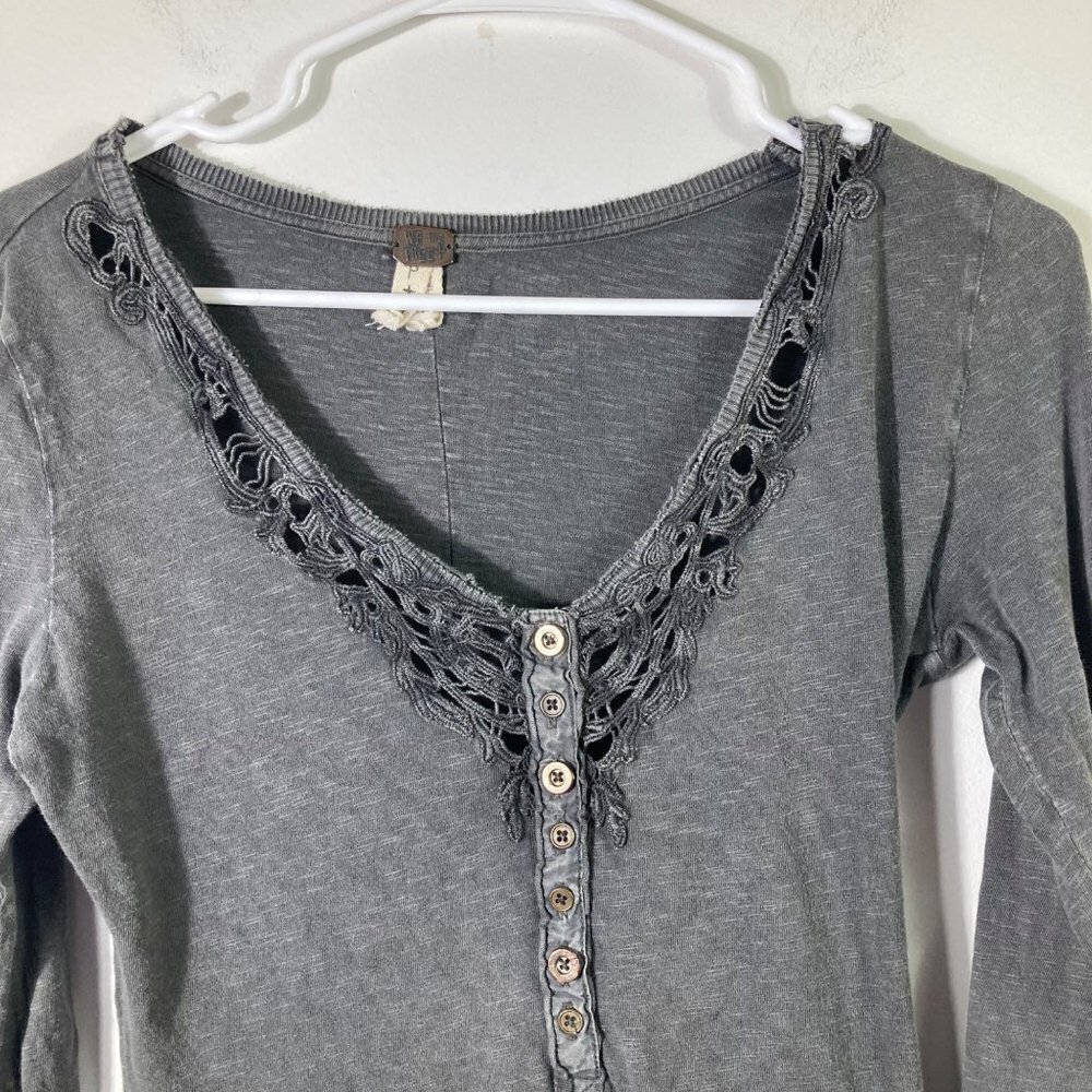 Womens We The Free Lace Button Boho V Neck Top Distressed Gray S - Picture 3 of 10